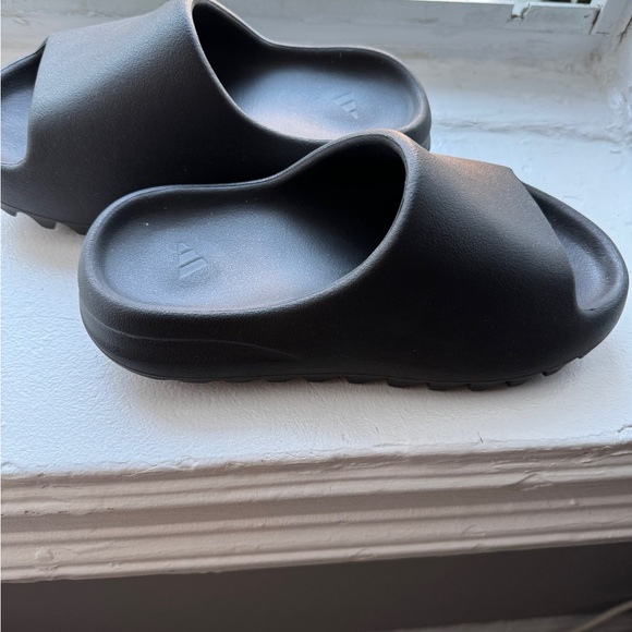 Authentic Yeezy - Picture 6 of 10